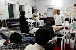 बस ट्रक में टक्कर  सड़क हादसा  सवाई माधोपुर न्यूज  सवाई माधोपुर में सड़क हादसा  Road accident in Sawai Madhopur  Sawai Madhopur News  road accident  Bump into bus truck  Sawai madhopur  Tonk Shivpuri Highway