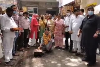 new sewer line in delhi  munirka new sewer line  munirka mla pramila tokas delhi  दिल्ली का मुनिरका इलाका  आरकेपुरम विधायक प्रमिला टोकस  मुनिरका में नई सीवर लाइन