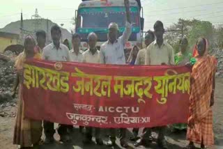 transporting-stopped-due-to-demand-for-planning-and-hand-loading-in-dhanbad