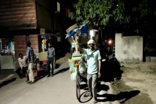 Jharkhand man sells vegetables in unique way