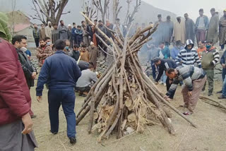 कश्मीरी पंडित का अंतिम संस्कार