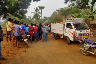 huge ration rice seized by villagers in cheruvooru east godavari district