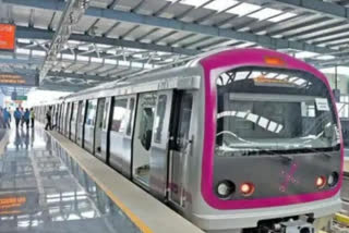Metro train stopped from Majestic to Mysore road station