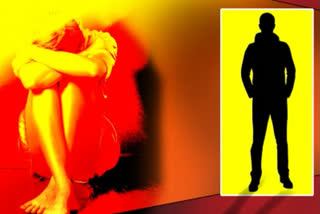 Rampur latest news  Man tortures wife over suspicion of illicit relation  Man tortures wife  ರಾಂಪುರ್​ ಸುದ್ದಿ  ಖಾಸಗಿ ಜಾಗಕ್ಕೆ ಹೊಲಿಗೆ ಹಾಕಿದ ಗಂಡ  ರಾಂಪುರ್​ನಲ್ಲಿ ಖಾಸಗಿ ಜಾಗಕ್ಕೆ ಹೊಲಿಗೆ ಹಾಕಿದ ಗಂಡ  ಪತ್ನಿ ಮೇಲೆ ಹೆಚ್ಚಿದ ಅನುಮಾನ