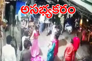 Half-naked Hijras Behaves rudely on road in medchal