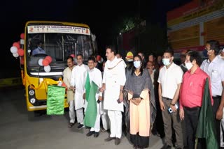 Muzaffarnagar District administration launches vaccination Express van  to curb the growing spread of Corona