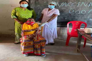 107-year-old woman receives Covid-19 vaccine in Jharkhand