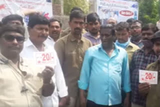 auto union members protests to reduce fuel prices at kurnool district