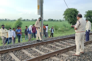 Lover couple jumped in front of train and gave their life