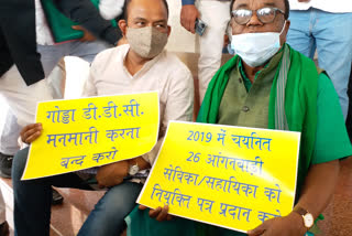 mla lobin hembrom sitting on protest outside sadan