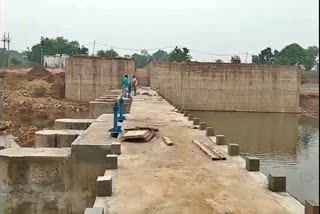 corruption-in-anicut-being-constructed-by-irrigation-department-in-mungeli-district