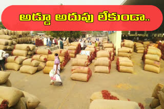 Farmers told that increase in labor exploitation at the Warangal Enumamula Market