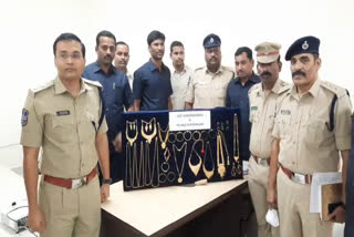 rajendra-nagar-police-arrest-accused-gouse-and-recover-gold-ornaments-in-rangareddy-district