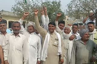 Villagers protest against corona vaccination and government in karnal