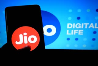 Reliance Jio 4G Download Speed Dips for 2 Months Straight, Vi Gains in February: Trai