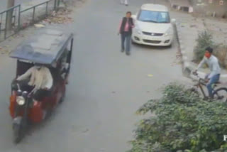 Robbery in posh society in  Rajouri Garden in Delhi