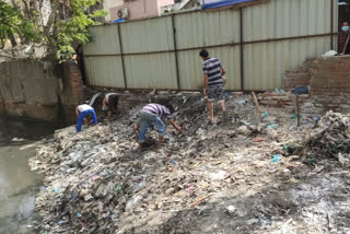 south delhi mcd sweeper facing problem