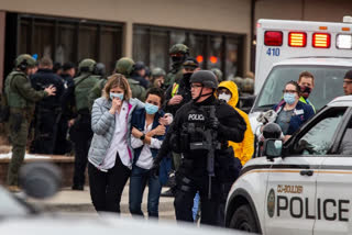 At least six, including police officer, killed in Colorado shooting  killed in Colorado shooting  Colorado shooting  കൊളറാഡോയിലെ സൂപ്പര്‍മാര്‍ക്കറ്റില്‍ വെടിവെപ്പ്; പൊലീസ് ഉദ്യോഗസ്ഥൻ ഉൾപ്പെടെ ആറ് പേർ കൊല്ലപ്പെട്ടതായി റിപ്പോര്‍ട്ട്  കൊളറാഡോയിലെ സൂപ്പര്‍മാര്‍ക്കറ്റില്‍ വെടിവെപ്പ്  പൊലീസ് ഉദ്യോഗസ്ഥൻ ഉൾപ്പെടെ ആറ് പേർ കൊല്ലപ്പെട്ടതായി റിപ്പോര്‍ട്ട്  സൂപ്പര്‍മാര്‍ക്കറ്റില്‍ വെടിവെപ്പ്  വെടിവെപ്പ്  ആറ് പേർ കൊല്ലപ്പെട്ടതായി റിപ്പോര്‍ട്ട്