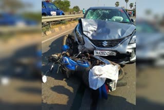 accident between car and bike at hosapete ; one died