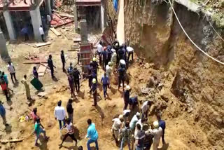 At least 5 feared burried 20 feet under the collapsed wall in Surat