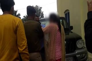 woman beaten the man for misbehaving