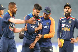 india-vs-england-1st-odi-shreyas-iyer-injures-left-shoulder-while-fielding