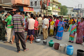 road-blockade-in-purulia-town-demanding-drinking-water