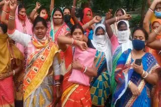womens-protest-against-liquor-shop-in-jamshedpur