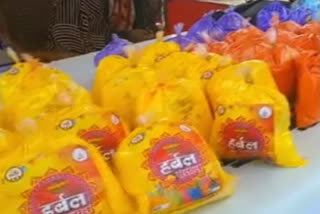 These tribal women from Chhattisgarh make herbal gulal for safe Holi