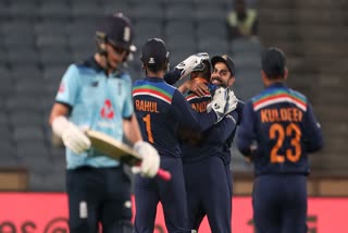 debutant-prasidh-krishna-and-krunal-pandya-helps-to-beat-england-in-66-run-in-first-odi