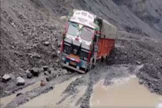 jammu Srinagar national highway remains blocked for 3rd day