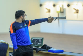 Manish Narwal set world record  Al Ain World Shooting Para Sport World Cup  Manish Narwal set world record news  Shooter Manish narwal  Shooter Manish narwal news,  ದೇಶಕ್ಕಾಗಿ ಚಿನ್ನ ಗೆದ್ದು ವಿಶ್ವ ದಾಖಲೆ ನಿರ್ಮಿಸಿದ ಶೂಟರ್ ನರ್ವಾಲ್  ದೇಶಕ್ಕಾಗಿ ಚಿನ್ನ ಗೆದ್ದು ವಿಶ್ವ ದಾಖಲೆ ನಿರ್ಮಿಸಿದ ಶೂಟರ್  ವರ್ಲ್ಡ್ ಶೂಟಿಂಗ್ ಪ್ಯಾರಾ ಸ್ಪೋರ್ಟ್ಸ್  ವರ್ಲ್ಡ್ ಶೂಟಿಂಗ್ ಪ್ಯಾರಾ ಸ್ಪೋರ್ಟ್ಸ್ 2021  ಶೂಟರ್ ಮನೀಶ್​ ನರ್ವಾಲ್  ಶೂಟರ್ ಮನೀಶ್​ ನರ್ವಾಲ್ ಸುದ್ದಿ