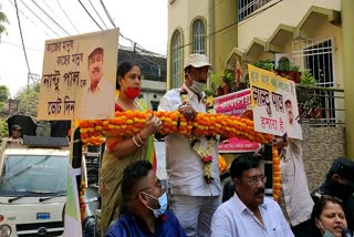 অনেক আগেই বিধায়ক পদের দাবিদার ছিলাম, ক্ষোভ তৃণমূল প্রার্থীর নির্দলে মনোনয়ন