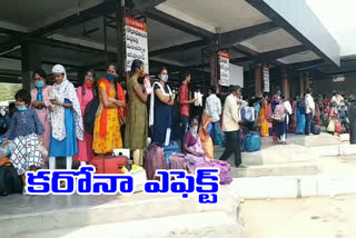 full-crowd-at-karimnagar-bus-stand-with-corona-effect-students-going-return-to-their-homes