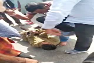 भीलवाड़ा न्यूज  वीडियो वायरल  मारपीट  Truck driver brutally beaten  Video viral Beating  Bhilwara News  assaulted  Truck driver