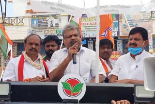 ஜி.கே வாசன், GK Vasan, மகளிருக்காக அதிக திட்டங்களை கொண்டு வந்தது அதிமுக தான் ஜி.கே வாசன், GK Vasan Campaign for ADMK minister Kadambur Raju in kovilpatti,  Kovilpatti, ADMK minister Kadambur Raju, தூத்துக்குடி, Thoothukudi