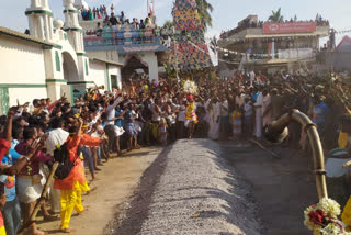 இஸ்லாமிய பள்ளி வாசல் முன் தீக்குண்டம் வார்ப்பு