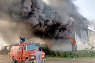 Fire in furniture shops in Jhabua, burning goods worth lakhs