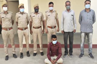 kidnapping and assaulting  barmer news  crime in barmer  बाड़मेर न्यूज  युवक का अपहरण  मारपीट  यूरिन पिलाने का मामला  Urine feeding case  Beating  Kidnapping of young man