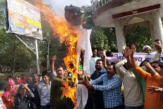 Burnt effigy of nitish kumar