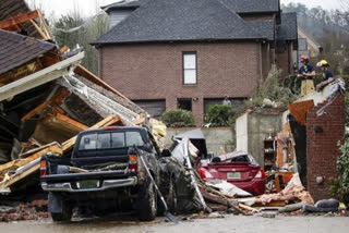 Tornadoes pummel Alabama, killing at least 5