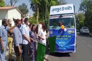 Dairy Minister Pramod Jain Bhaya,  Saras jingle vehicle