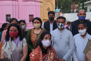 DC Hamirpur Devshweta Banik performed puja of national level Sujanpur Holi festival