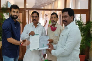 TSCOB Chairman meet Minister Niranjan Reddy