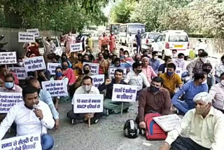 Mcd teachers protest  north municipal corporation of delhi  municipal corporation of delhi teachers  उत्तरी दिल्ली नगर निगम स्कूलों में शिक्षक  नॉर्थ एमसीडी मेयर जयप्रकाश  नॉर्थ एमसीडी के स्कूल दिल्ली