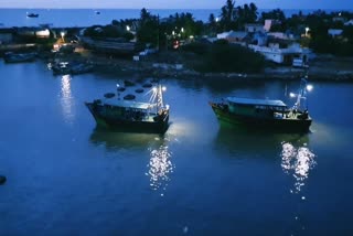 நாகப்பட்டினம் மீனவர்கள்  கரை திரும்பிய நாகை மீனவர்கள் 20 பேர்  சிறைபிடிக்கபட்ட நாகை மீனவர்கள்  20 Nagapattinam fishermen return to shore  Nagapattinam fishermen  20 Nagapattinam fishermen Release