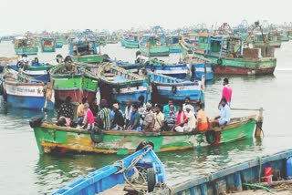 Fishermen back  கரை திரும்பிய ராமேஸ்வரம் மீனவர்கள் 20 பேர்  ராமேஸ்வரம் மீனவர்கள்  ராமேஸ்வரம் மீனவர்கள் தேர்தல் புறகணிப்பு  20 Rameswaram fishermen returned to shore  Rameswaram fishermen  Rameswaram fishermen Election boycott