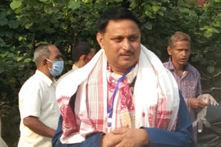 agp bjp alliance candidate jayanta khound castes his vote at naoboicha