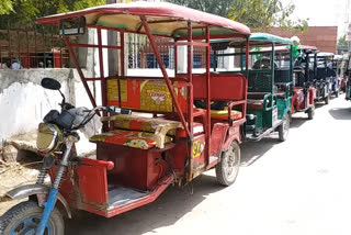 illegal recovery from e-rickshaw drivers