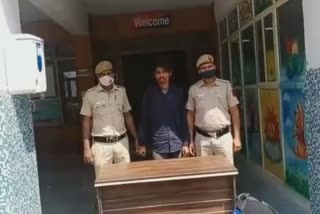 criminal arrested  विकासपुरी अपराधी गिरफ्तार  विकासपुरी शातिर अपराधी  वाहन चोर  vikaspuri thief arrested  vikaspuri criminal  vehicle thief